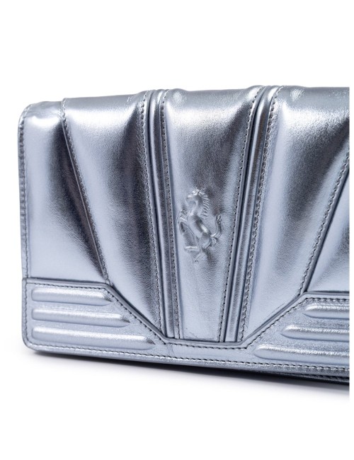 Sac Ferrari GT en cuir verni bleu clair avec chaîne