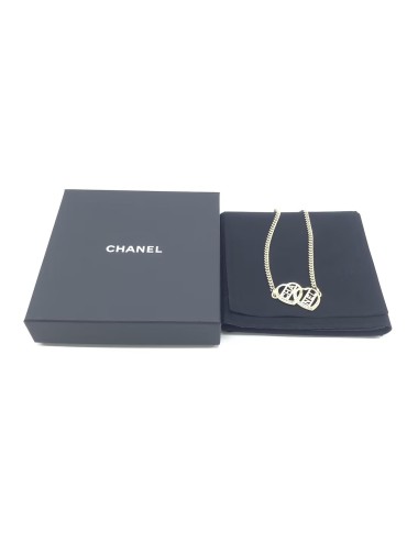 Chanel  Collier ras de cou en forme de cœur doré avec logo