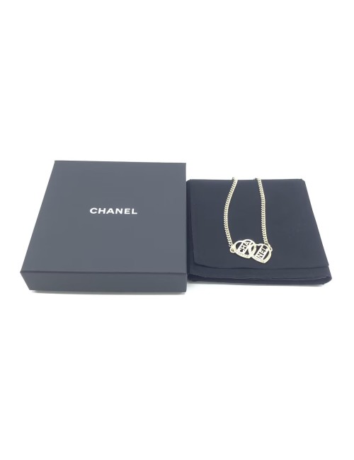 Chanel  Collier ras de cou en forme de cœur doré avec logo