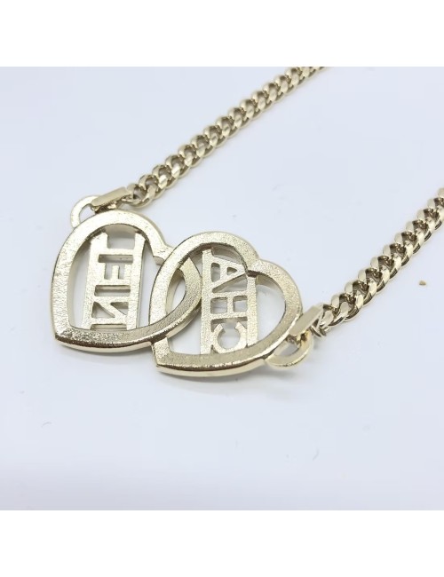 Chanel  Collier ras de cou en forme de cœur doré avec logo